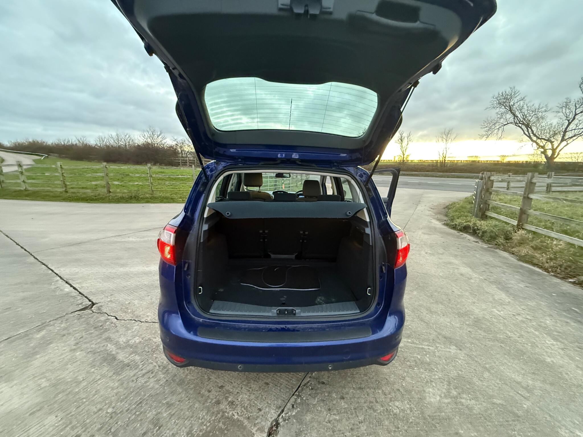Ford C-Max 1.6 TDCi Titanium Euro 5 5dr — photo 100 of 104